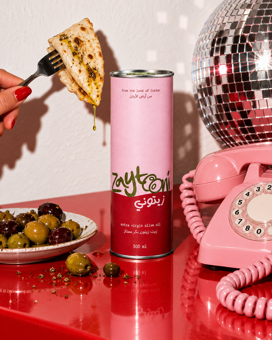 zaytooni 500 ml tin with bread, olives and food on a table